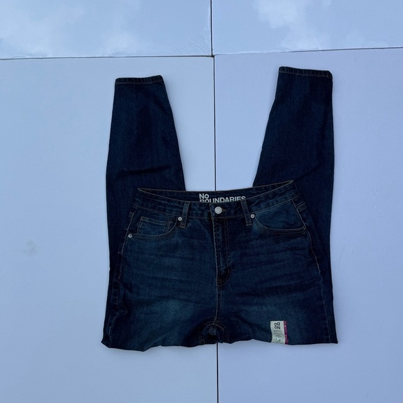 No Boundaries Women's Jeans - Comfortable & Stylish - Picture 2 of 5